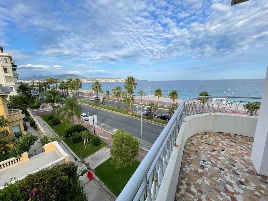 Beach Front, Superbe Appartement Pour 4 Personnes นีซ ภายนอก รูปภาพ
