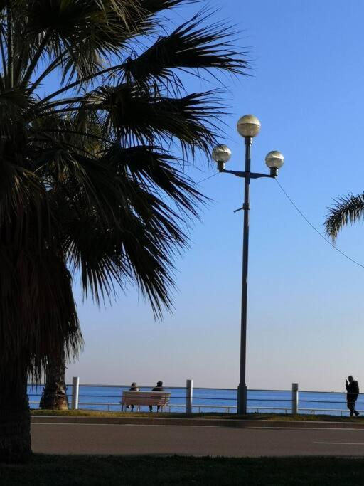 Beach Front, Superbe Appartement Pour 4 Personnes นีซ ภายนอก รูปภาพ