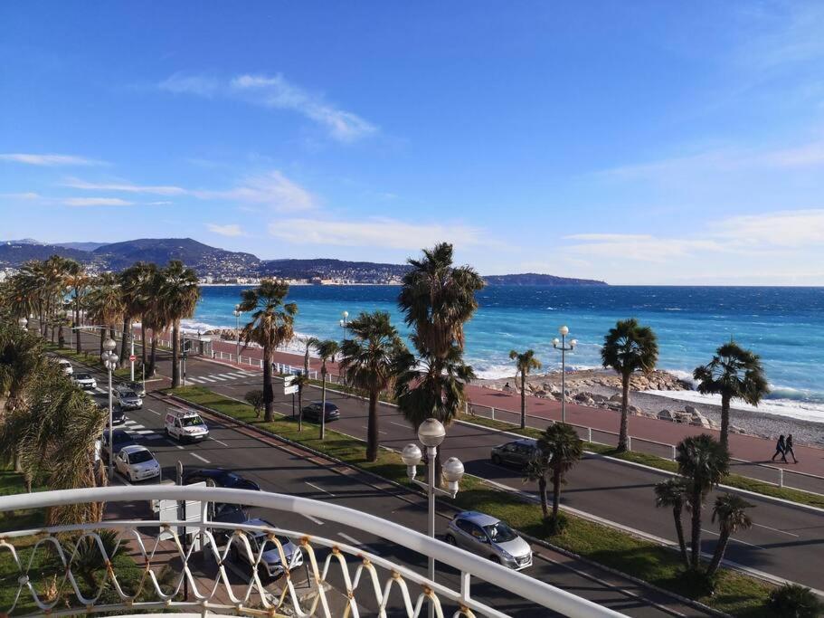 Beach Front, Superbe Appartement Pour 4 Personnes นีซ ภายนอก รูปภาพ