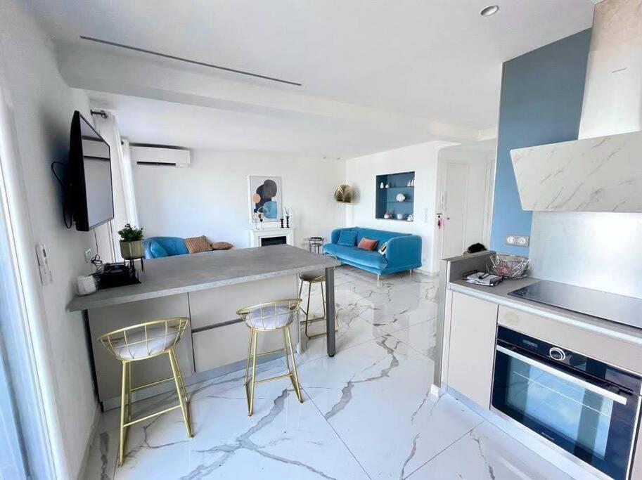 Beach Front, Superbe Appartement Pour 4 Personnes นีซ ภายนอก รูปภาพ