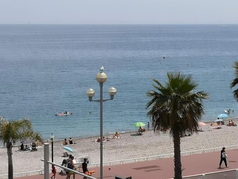 Beach Front, Superbe Appartement Pour 4 Personnes นีซ ภายนอก รูปภาพ