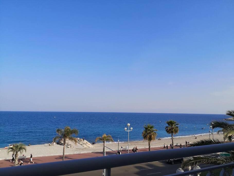Beach Front, Superbe Appartement Pour 4 Personnes นีซ ภายนอก รูปภาพ