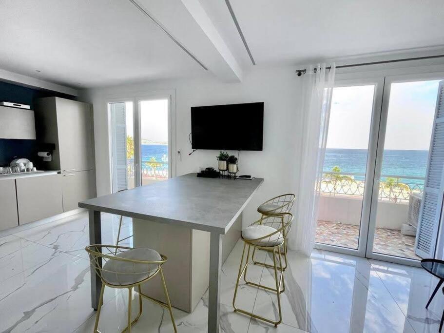 Beach Front, Superbe Appartement Pour 4 Personnes นีซ ภายนอก รูปภาพ