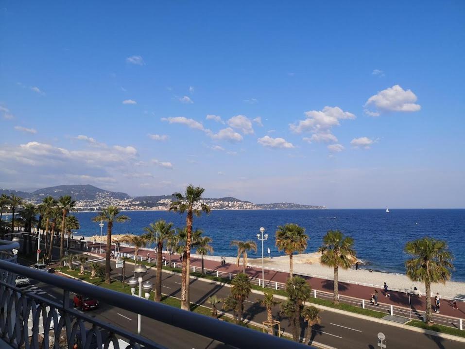 Beach Front, Superbe Appartement Pour 4 Personnes นีซ ภายนอก รูปภาพ