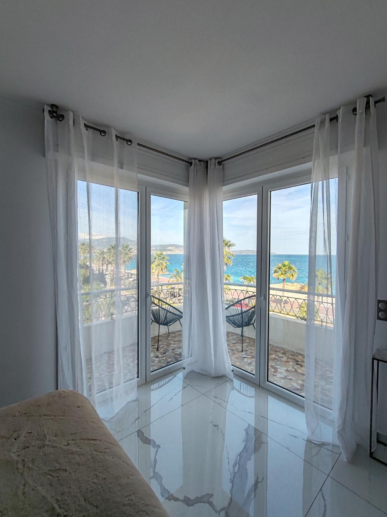 Beach Front, Superbe Appartement Pour 4 Personnes นีซ ภายนอก รูปภาพ
