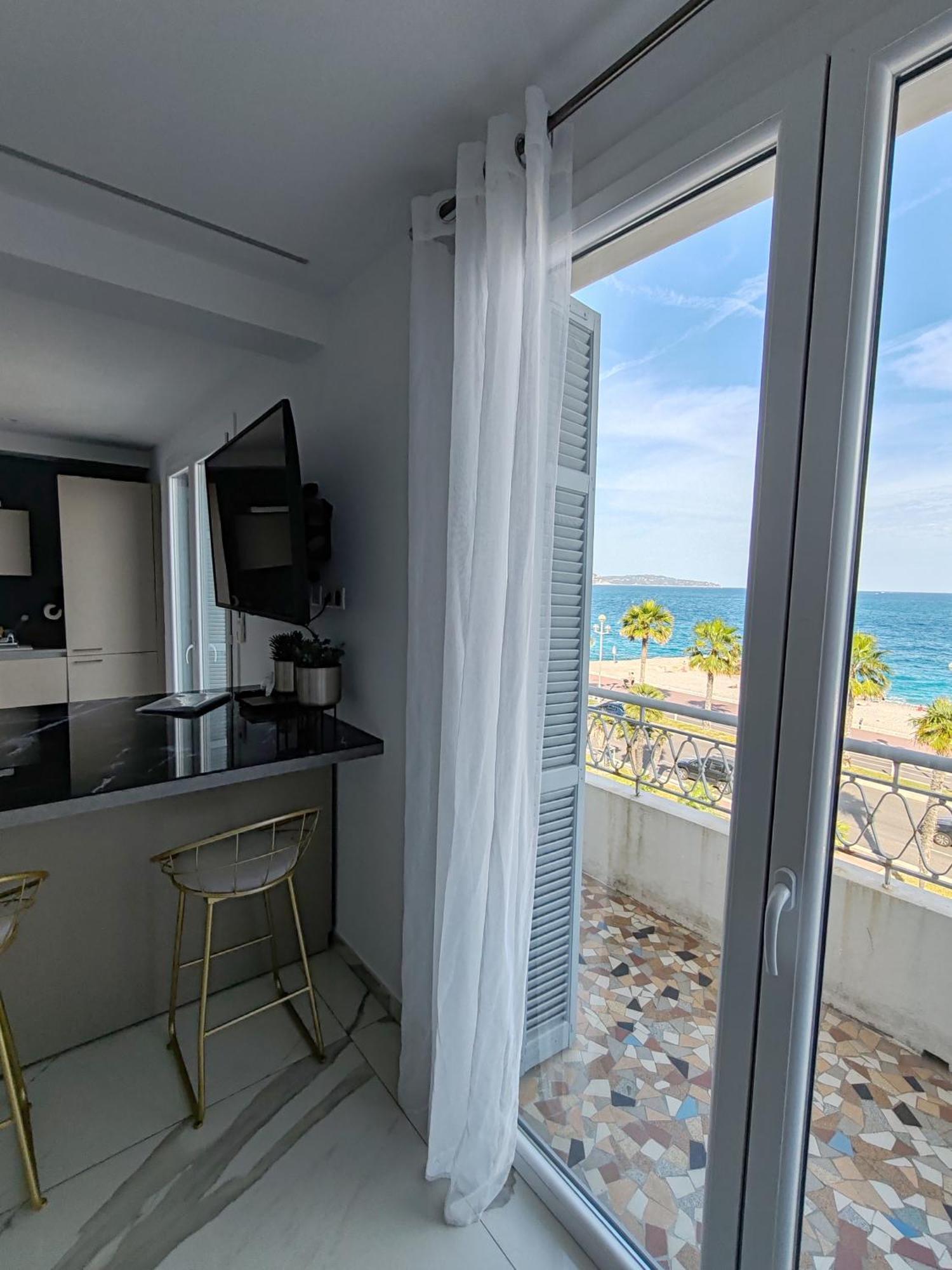Beach Front, Superbe Appartement Pour 4 Personnes นีซ ภายนอก รูปภาพ