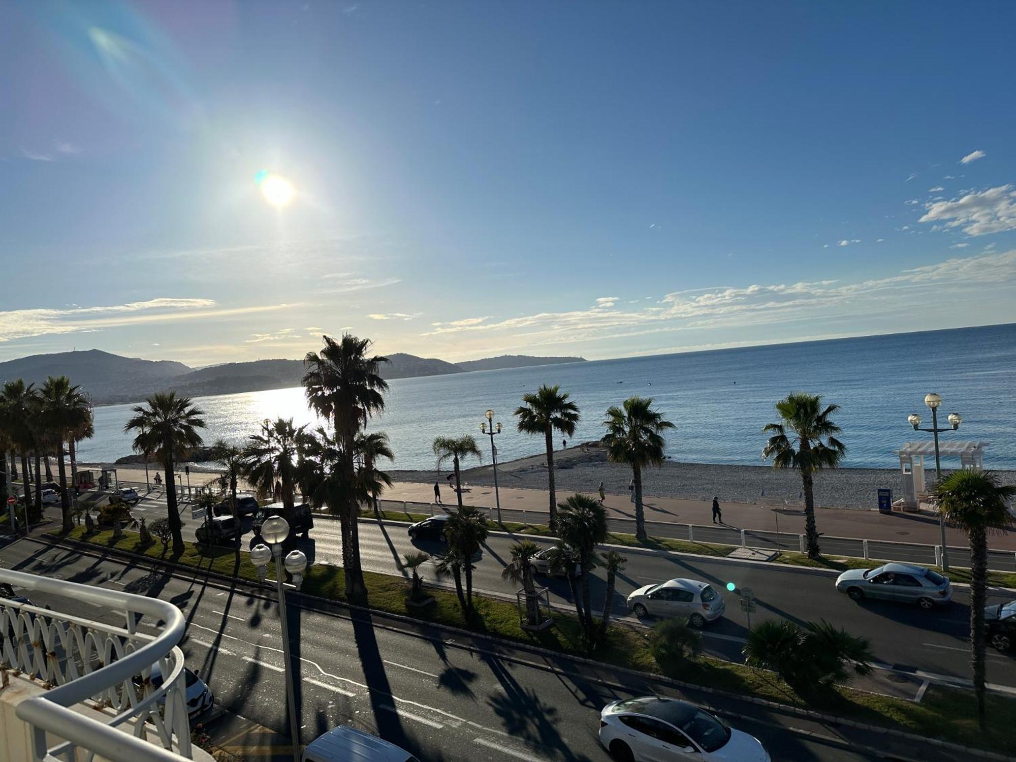 Beach Front, Superbe Appartement Pour 4 Personnes นีซ ภายนอก รูปภาพ