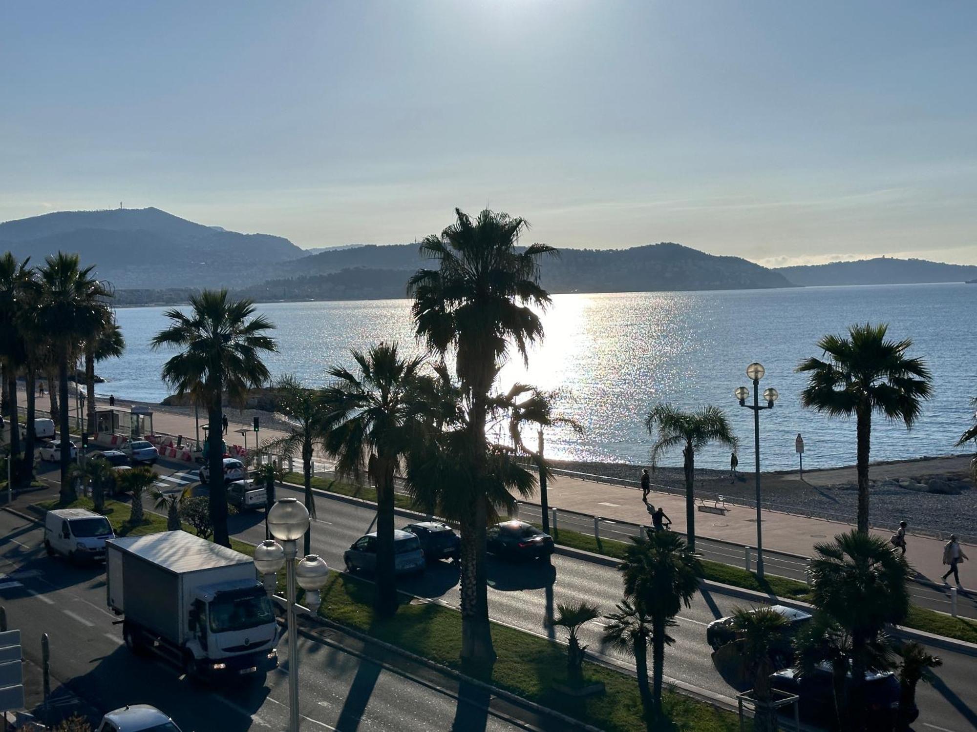 Beach Front, Superbe Appartement Pour 4 Personnes นีซ ภายนอก รูปภาพ