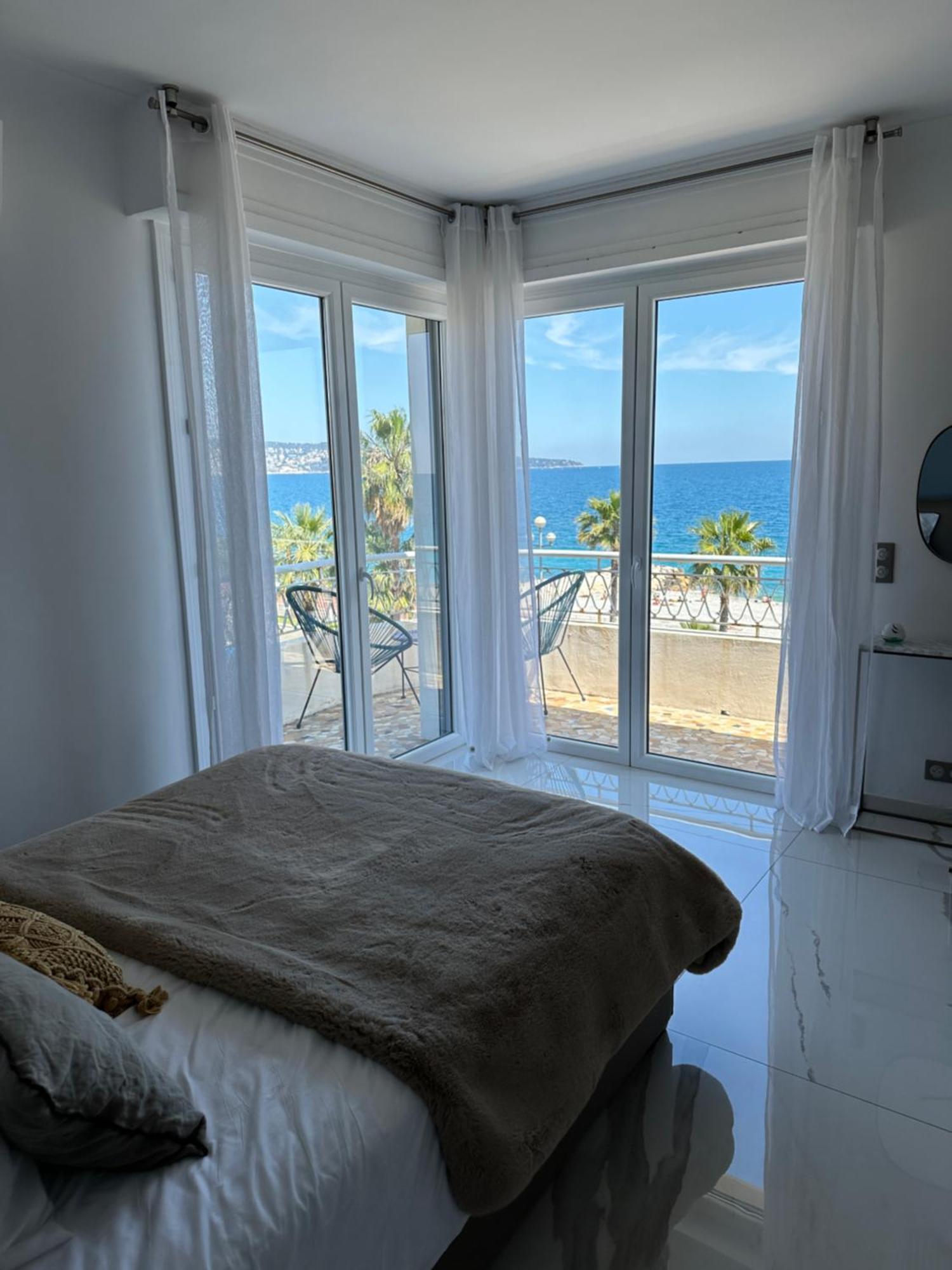 Beach Front, Superbe Appartement Pour 4 Personnes นีซ ภายนอก รูปภาพ