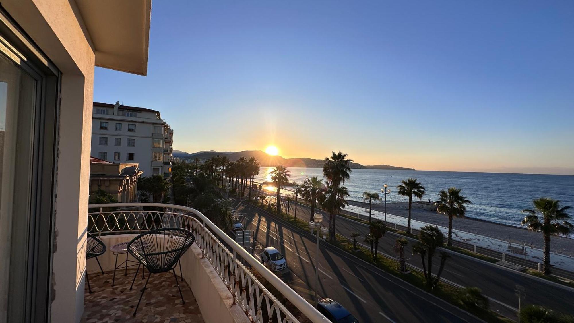 Beach Front, Superbe Appartement Pour 4 Personnes นีซ ภายนอก รูปภาพ