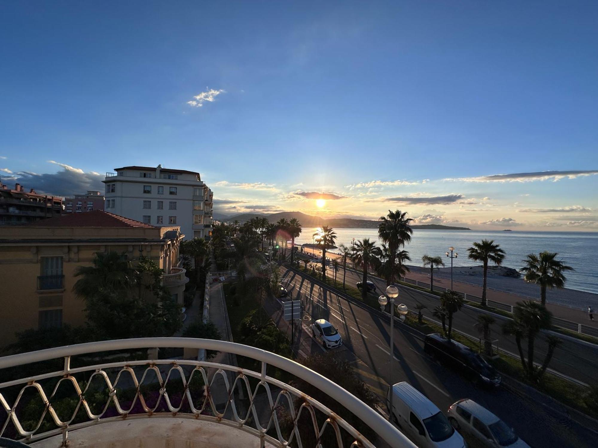 Beach Front, Superbe Appartement Pour 4 Personnes นีซ ภายนอก รูปภาพ