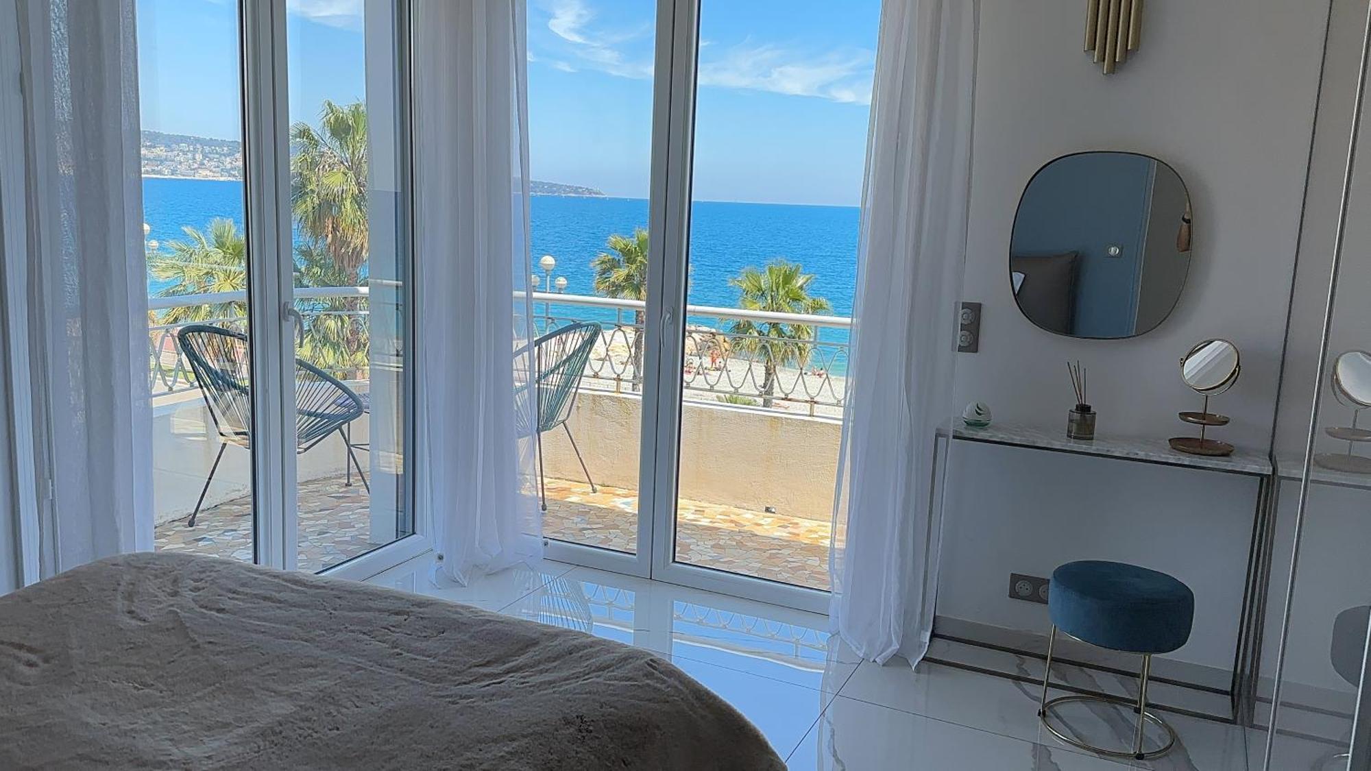 Beach Front, Superbe Appartement Pour 4 Personnes นีซ ภายนอก รูปภาพ